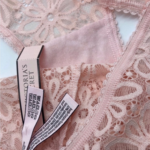 VICTORAS SECRET SZ LARGE NWT 4 PACK FLORAL SHEER CHEEKY PANTIES!! - Picture 5 of 7